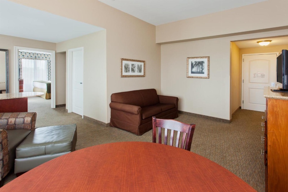 Holiday Inn Express & Suites Baton Rouge East by IHG Main image