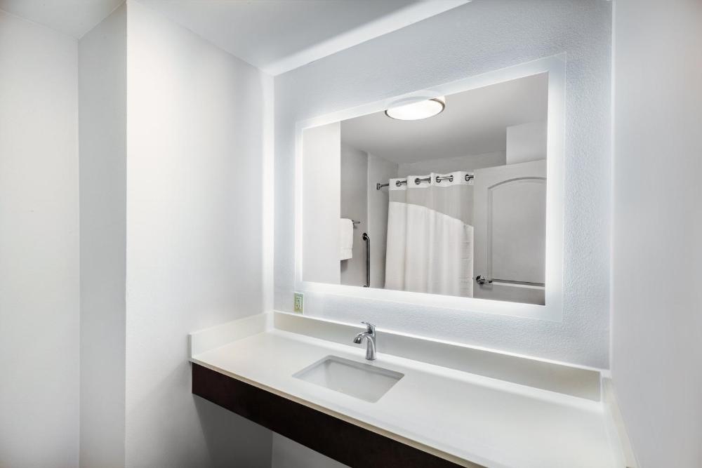 Holiday Inn Express & Suites Baton Rouge East by IHG